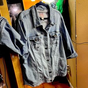 Three-quarter length sleeve light denim jean jacket
